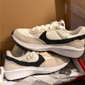 Nike waffle debut sneaker